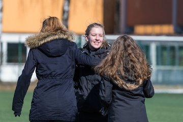Bild 455 - B-Juniorinnen Halbfinale SVHU - Holstein Kiel : Ergebnis: 3:0